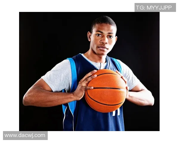 克尼佩尔称赞布兰登米勒训练营首日表现出色求胜欲望极强 克尼佩尔称赞布兰登米勒训练营首日表现出色求胜欲望极强