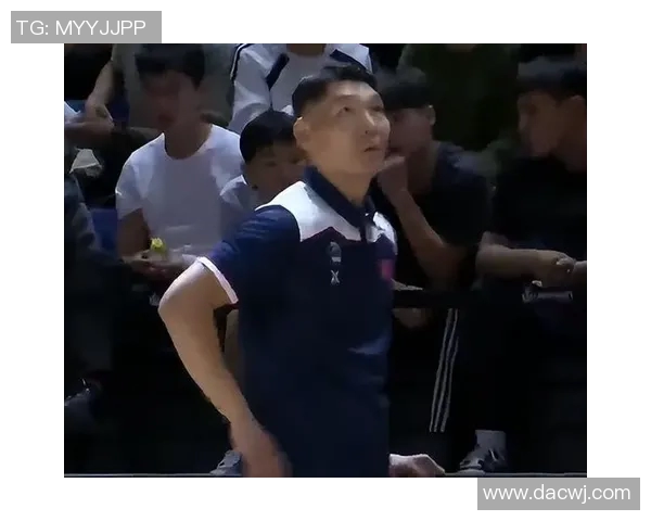 记者:上海可让青年队天赋较出众的张懿赵杰等人跟一线队一起训练 记者:上海可让青年队天赋较出众的张懿赵杰等人跟一线队一起训练