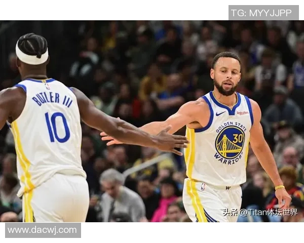 库里12记三分飙48分一战超乔丹，三驾马车96分，开拓者三杀勇士