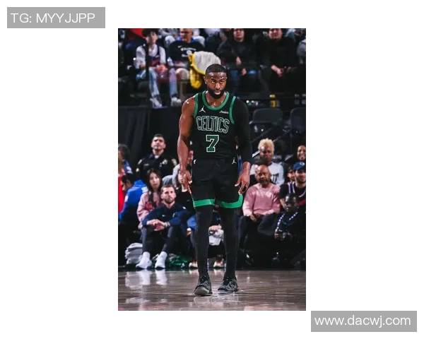 [2026年03月07日] 杰伦·布朗连续23场得分20+，攻防一体助凯尔特人大胜独行侠